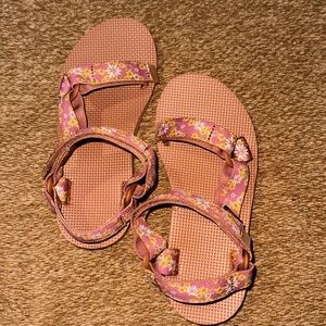 Teva Cashew Sandals. SZ 5.